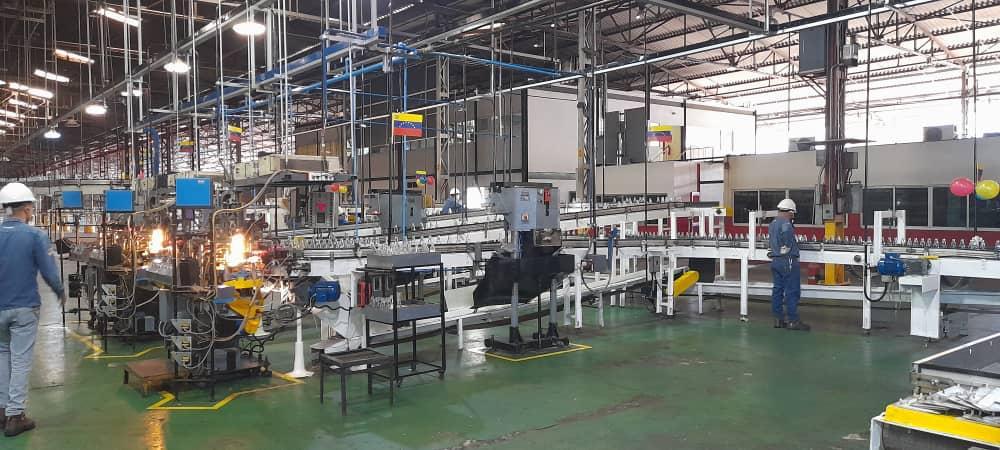 Reactivan máquina A1 en la Planta Valera para fortalecimiento de producción de envases