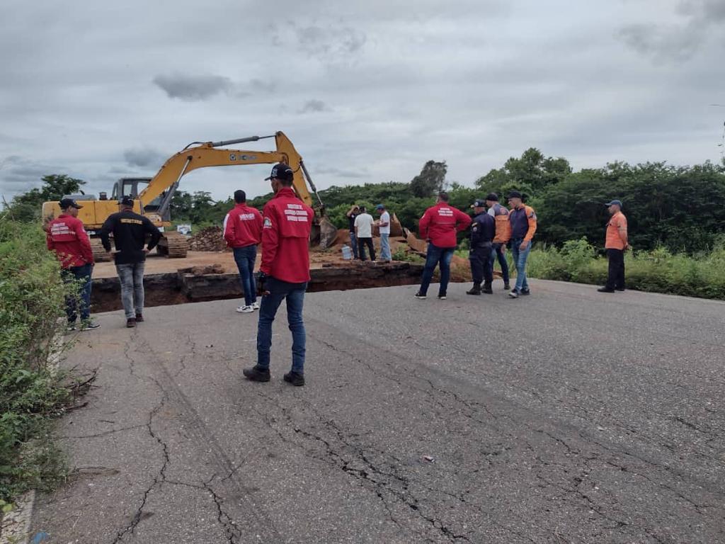 Gobierno Bolívariano continúa trabajos para recuperar tramos afectados en la carretera Falcón-Zulia