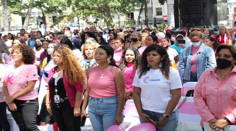 Pueblo se moviliza en la Marcha Rosa por la Lucha contra el Cáncer de Mama