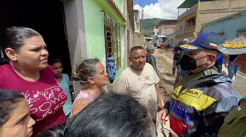 Entregan 300 toneladas de alimentos y equipo logístico para búsqueda de desaparecidos en Las Tejerías