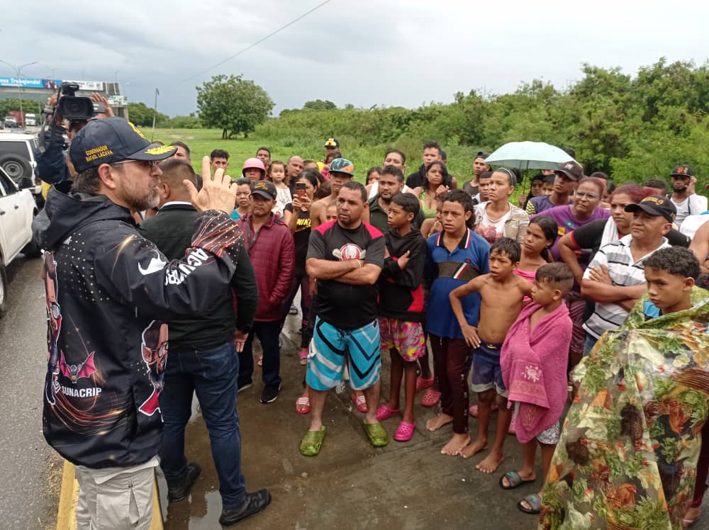 Gobierno de Carabobo atiende derrumbe generado por las lluvias en Puerto Cabello