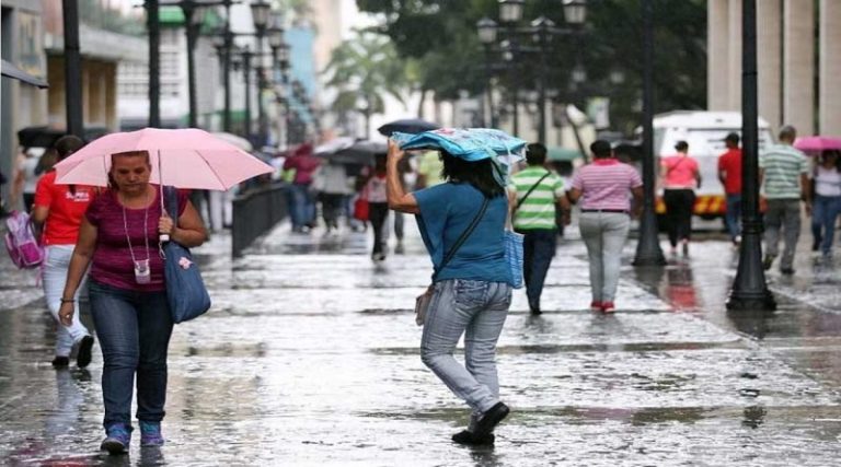 Lluvias se mantendrán por vaguada formada al norte del territorio nacional
