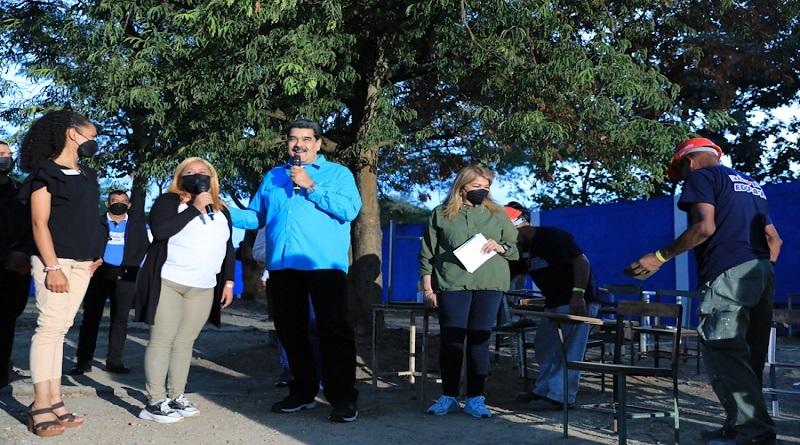 Bricomiles avanzan en la recuperación de las instituciones educativas
