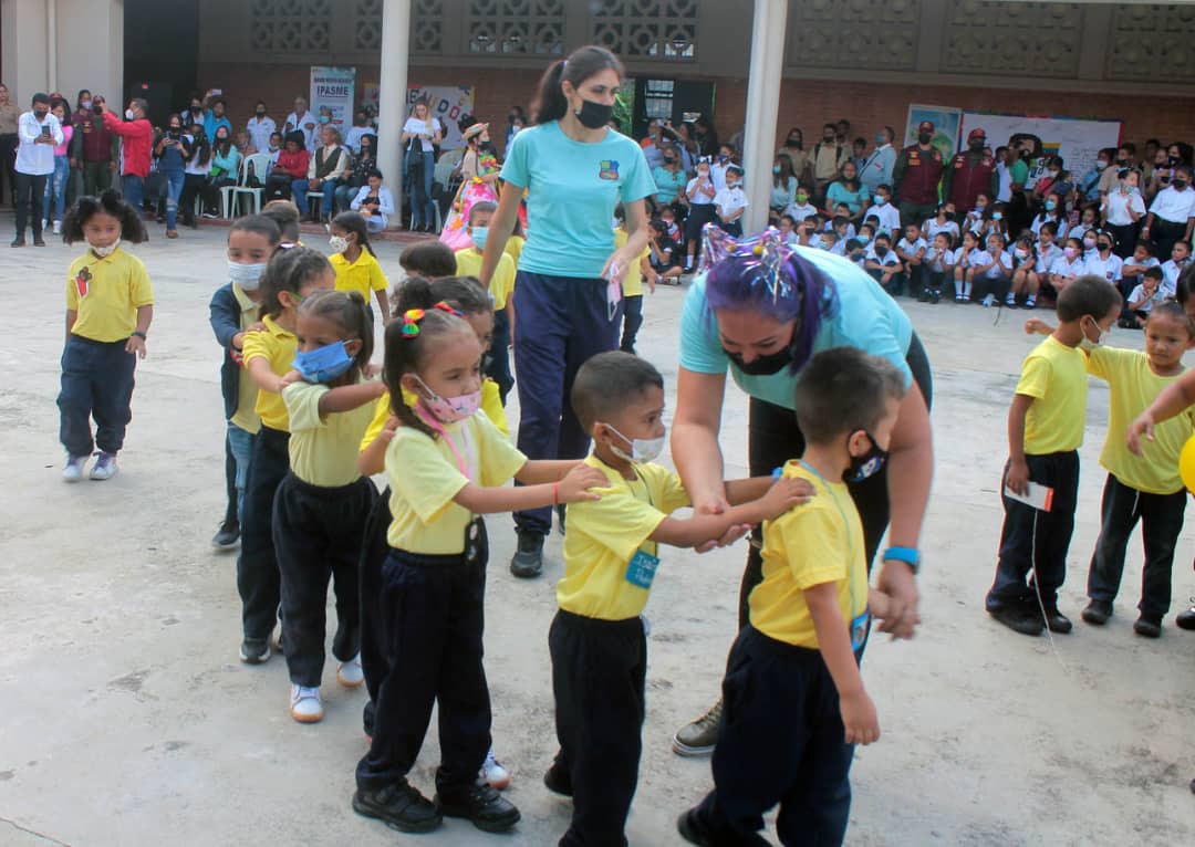 Con éxito inició el año escolar 2022-2023 en más de mil 440 escuelas de Carabobo
