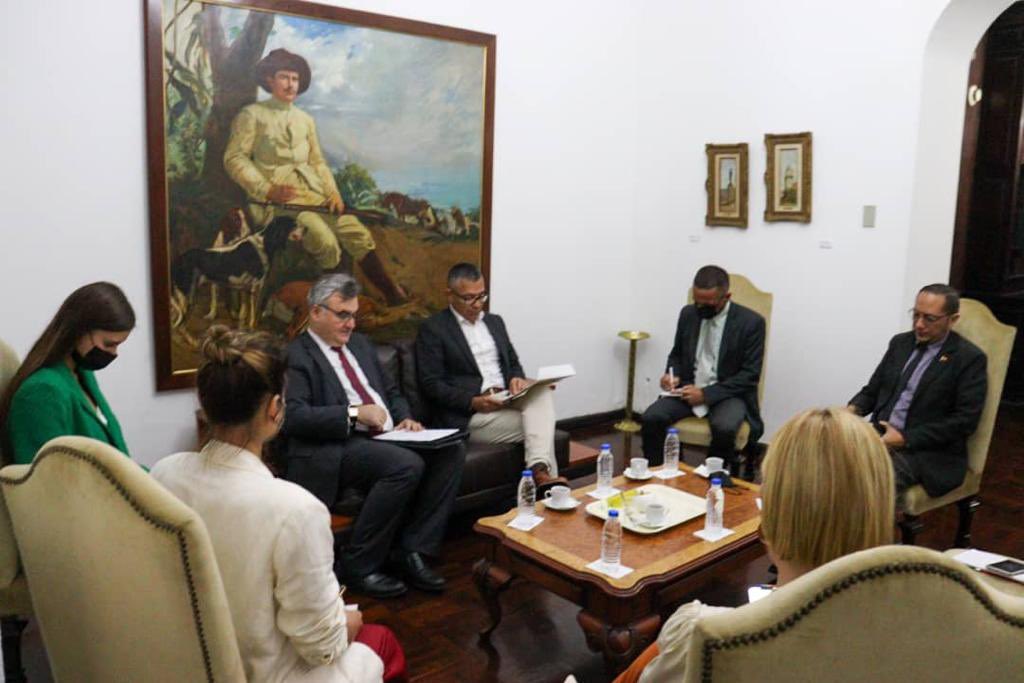 Venezuela y Rusia acuerdan ampliar intercambios culturales bilaterales