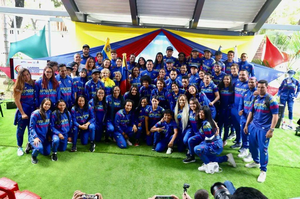 Abanderada delegación que asistirá a Juegos Centroamericanos y del Caribe de Mar y Playa