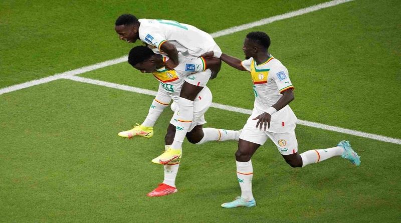 Senegal gana 3-1 a Catar y la deja sin opciones de avanzar
