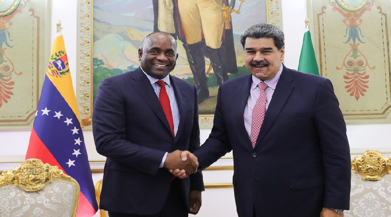 Jefe de Estado recibe al primer ministro de la Mancomunidad de Dominica Rooselvet Skerrit en Miraflores