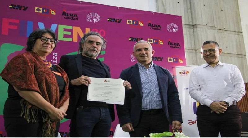 Javier Bosch Gana la V Bienal de Poesía Juan Beroes