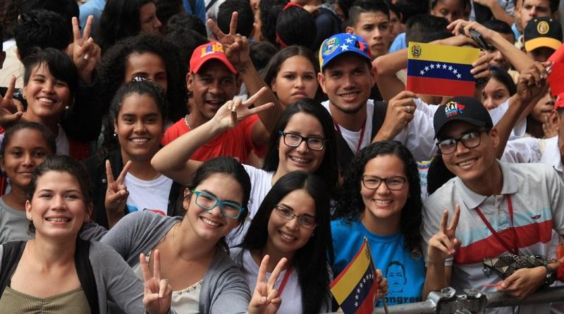 Presidente Nicolás Maduro felicita a los estudiantes universitarios en su día