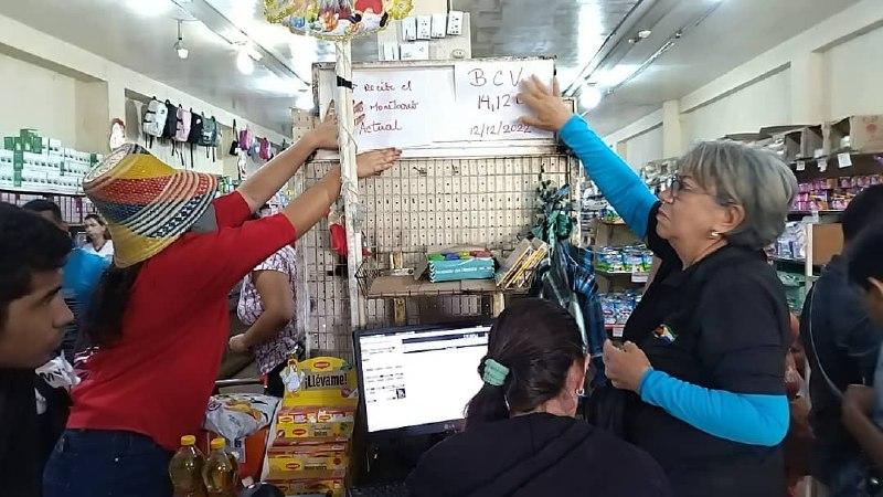 Zulia: En Mara cierran comercios por incumplir el cobro de productos en dólares con la tasa del BCV