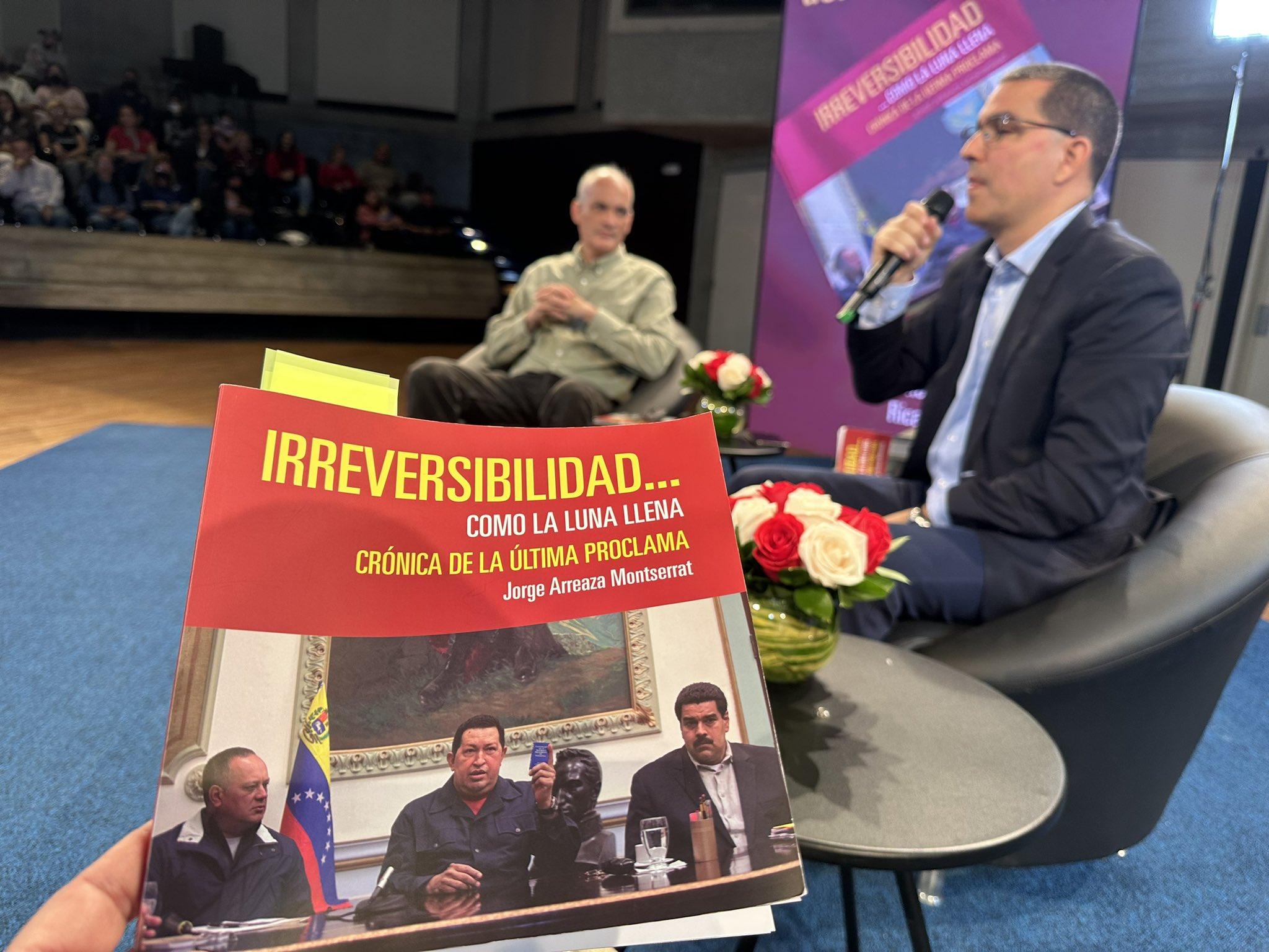 Libro Irreversibilidad: como la luna llena, es una referencia para el estudio de la historia venezolana