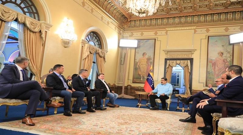 Jefe de Estado sostuvo encuentro con dirigentes del partido opositor Fuerza Vecinal