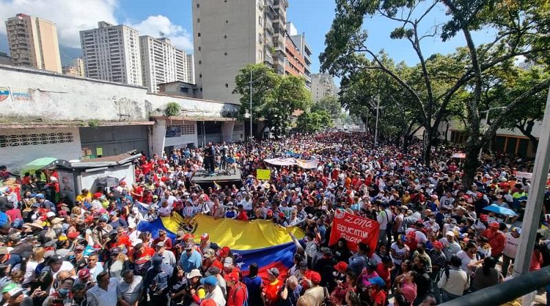 En Fotos| Educadores de la Patria marcharon en defensa de los avances de la revolución