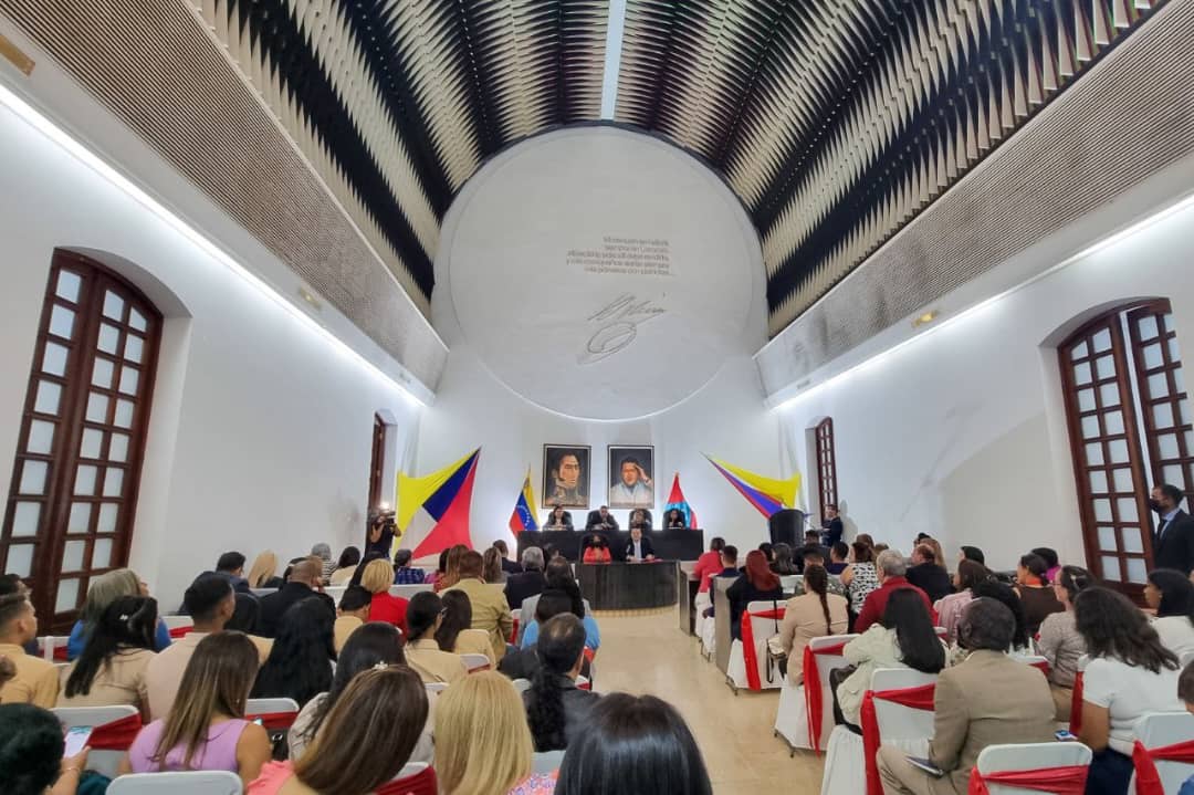 ¡Júbilo nacional! Ministerio de Educación conmemora el Día del Maestro y la Maestra
