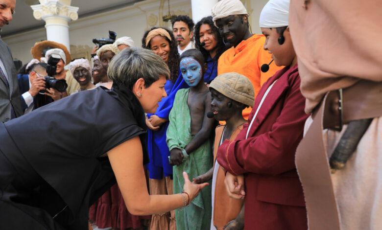 Primera dama de Colombia asistió a la exposición teatral para niños “César Rengifo”