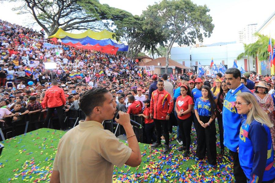 Presidente Nicolás Maduro recibió en Miraflores a la Marcha Tricolor de la Juventud Venezolana