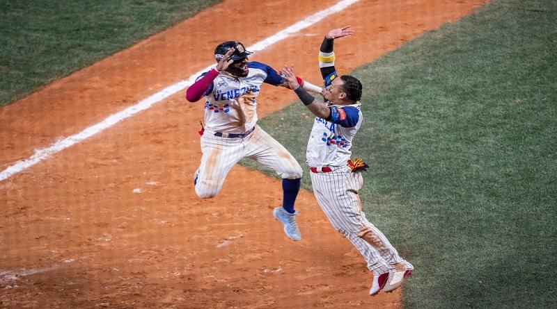 Con más de 34 mil fanáticos en el monumental Venezuela venció a Dominicana 3-2