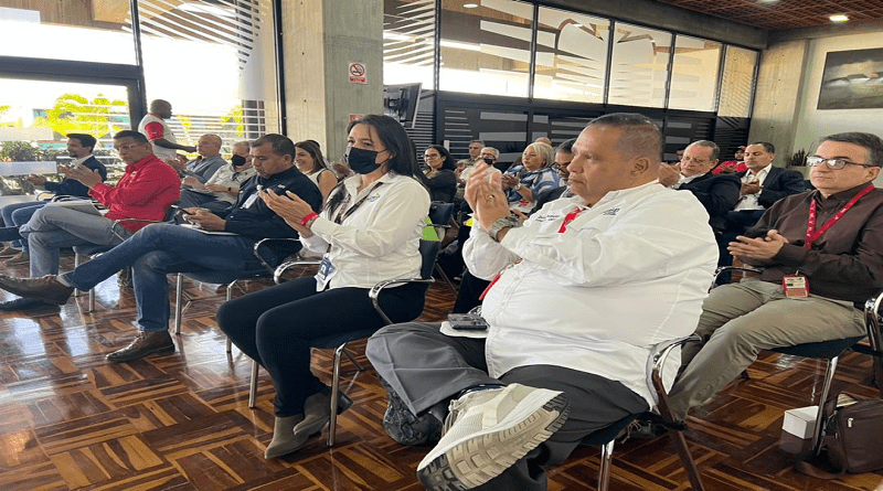 Debaten artículos de ley para garantizar protección a trabajadores del sector aéreo