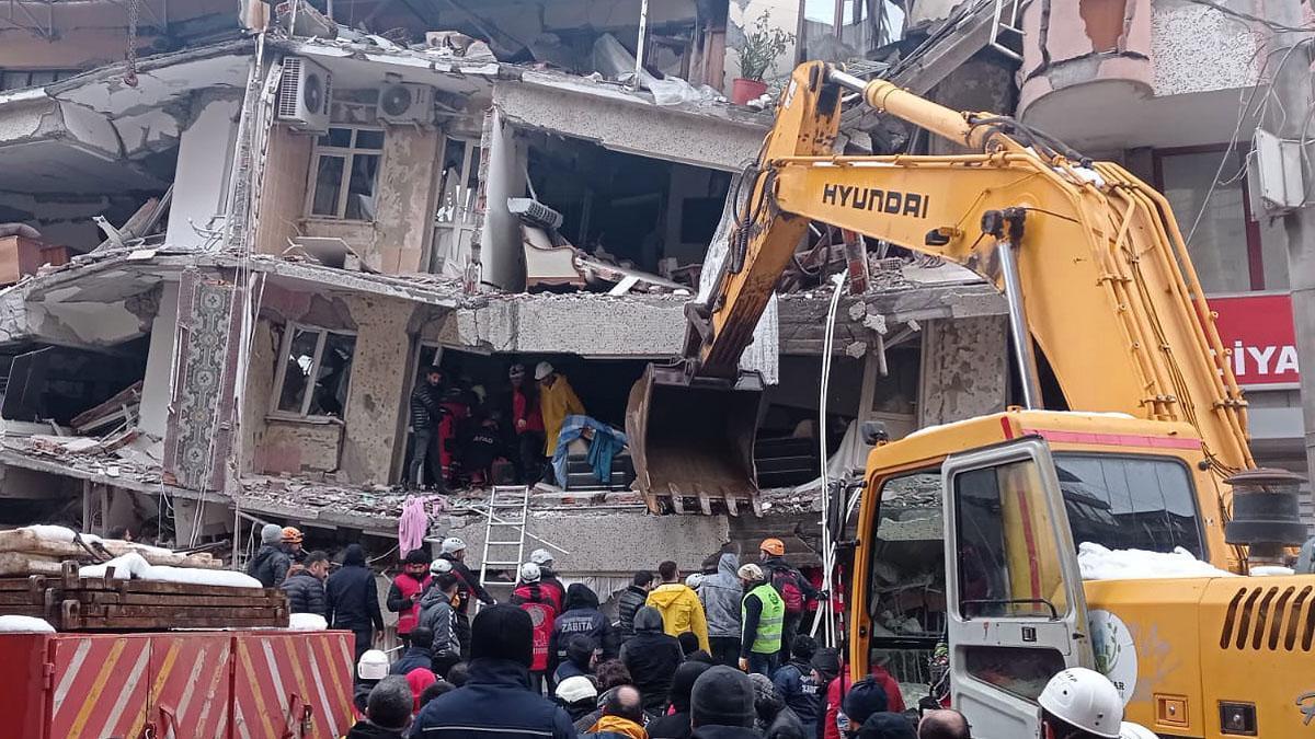 Presidente turco declara estado de emergencia por tres meses tras terremoto
