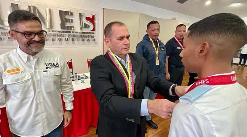UNES celebra aniversario formando más de 168 mil profesionales en 14 años