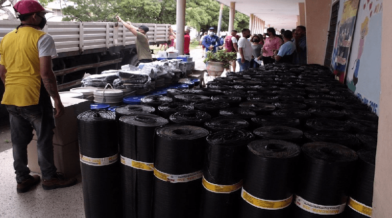 Gobierno Bolivariano entrega materiales para recuperar las instituciones educativas de Caracas