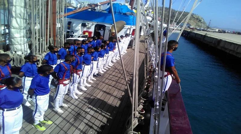 Ministro para la Defensa acompaña faena naval del Buque Escuela Simón Bolívar