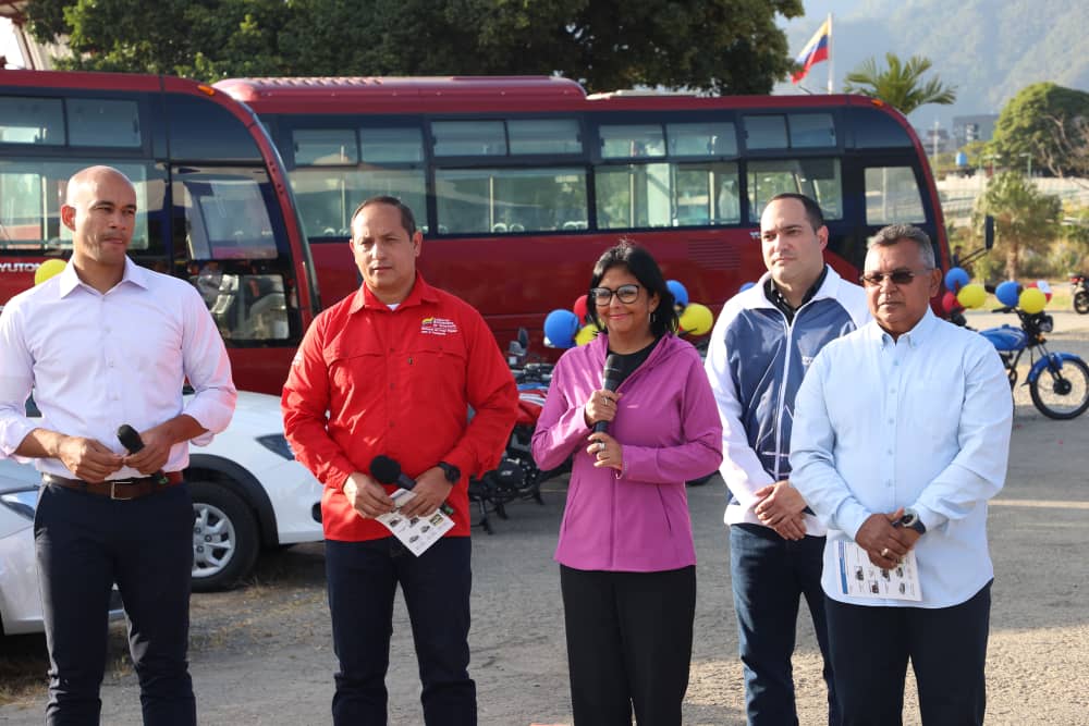 Gobierno Bolivariano entrega 70 unidades Yutong en el IV aniversario de la Gran Misión Transporte Venezuela