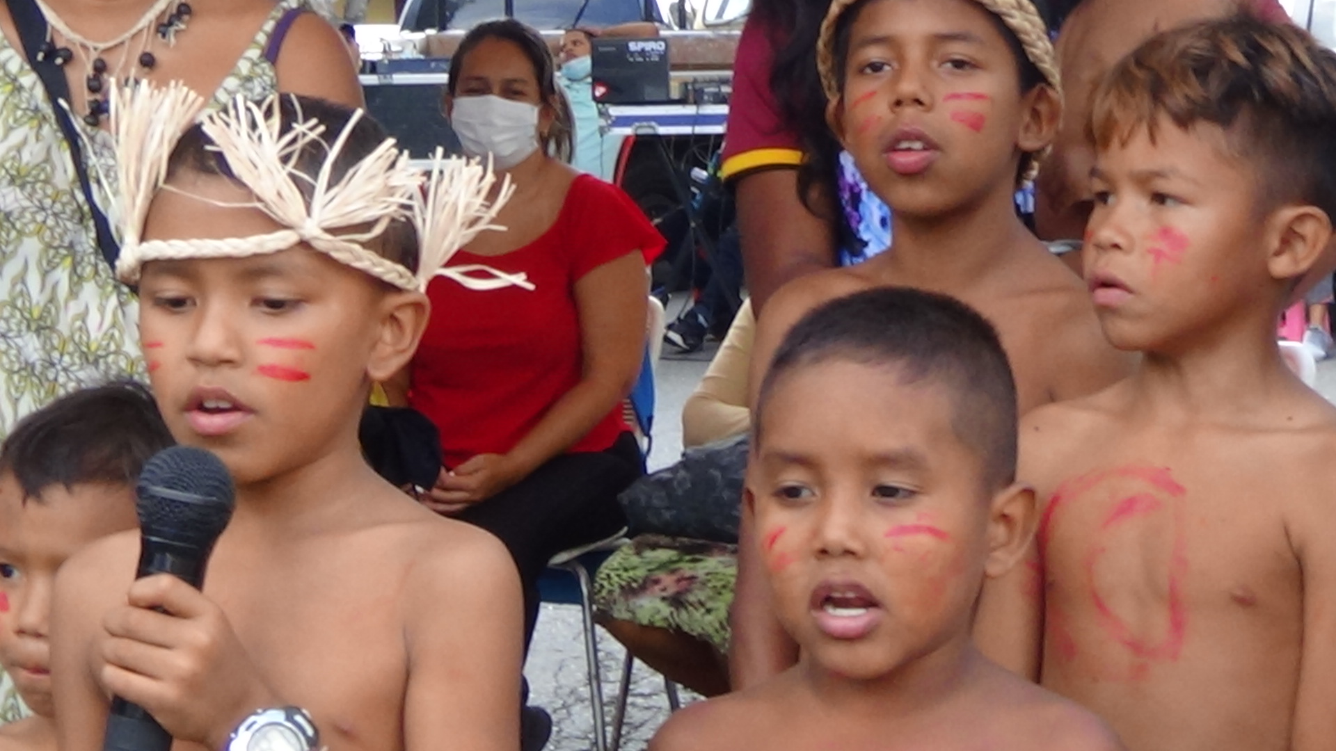 En Venezuela niñas y niños indígenas celebran su día con los logros de la revolución