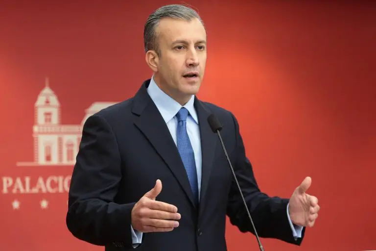 Tareck El Aissami renuncia al Ministerio de Petróleo, para dar paso a las investigaciones sobre graves hechos de corrupción