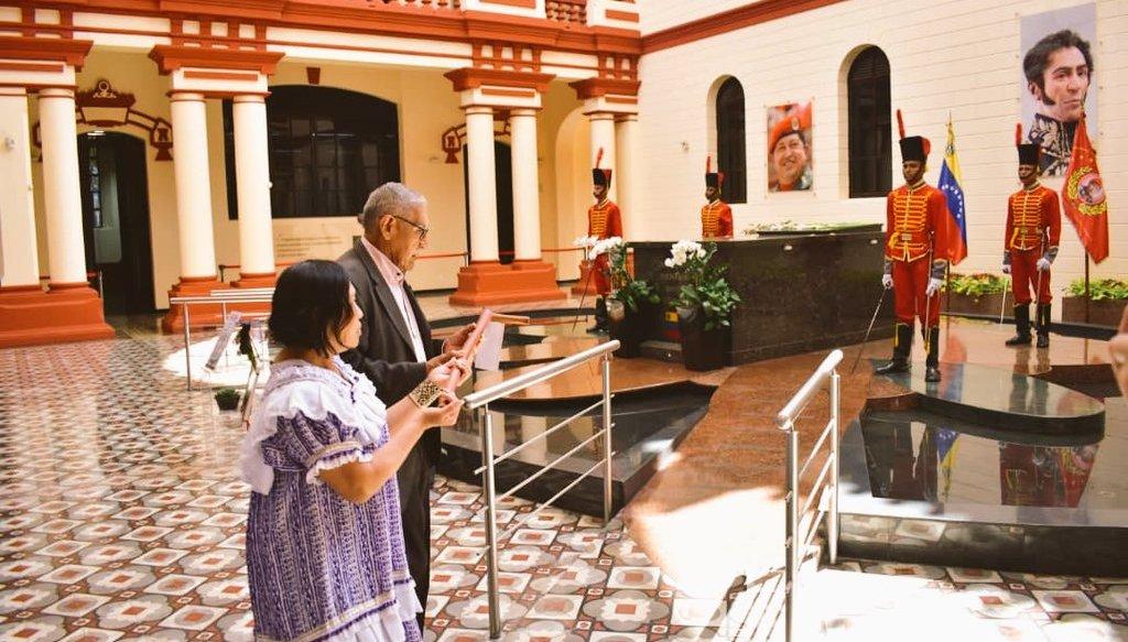 Líderes indígenas rinden honor al Comandante Eterno Hugo Chávez por 25 años de la firma de un convenio histórico  