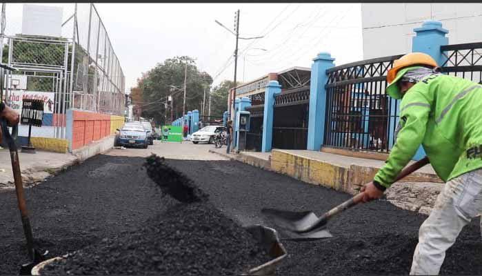 Alcalde Fuenmayor supervisó trabajos de asfaltado en los alrededores de la Ciudad Hospitalaria Enrique Tejera