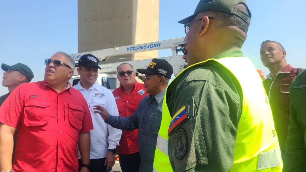 Vicepresidente de Obras Públicas y Ministro de Transporte inspeccionan labores de mantenimiento en el Puente G/J Rafael Urdaneta