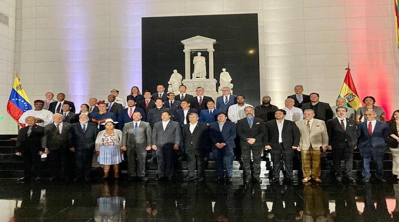 Presidente Luis Arce rindió honores a El Libertador Simón Bolívar en Caracas