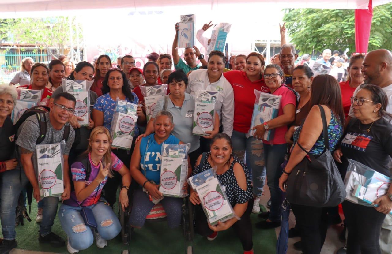 Alcalde Fuenmayor entregó 302 kits de salud a comunidades de la parroquia Miguel Peña de Valencia