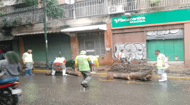 Autoridades se despliegan en Caracas ante las fuertes lluvias