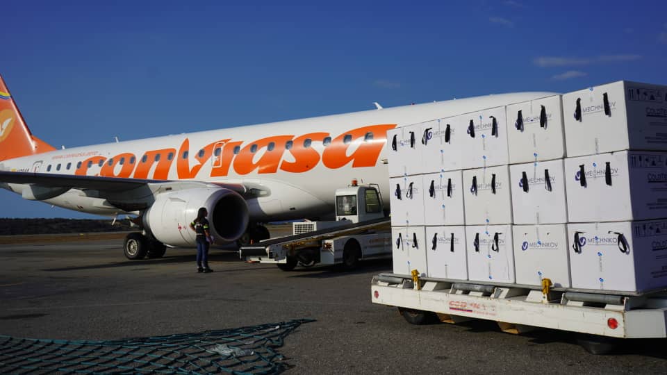 Un millón 600 mil vacunas antigripales llegan a Venezuela a través de Conviasa