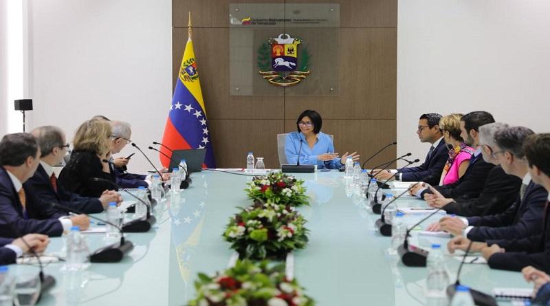 Venezuela establece alianzas con empresas francesas para avanzar hacia una economía diversificada