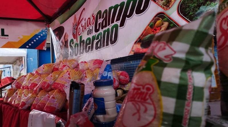 Vicepresidenta Delcy Rodríguez supervisa distribución de 12 toneladas de alimentos en Caracas
