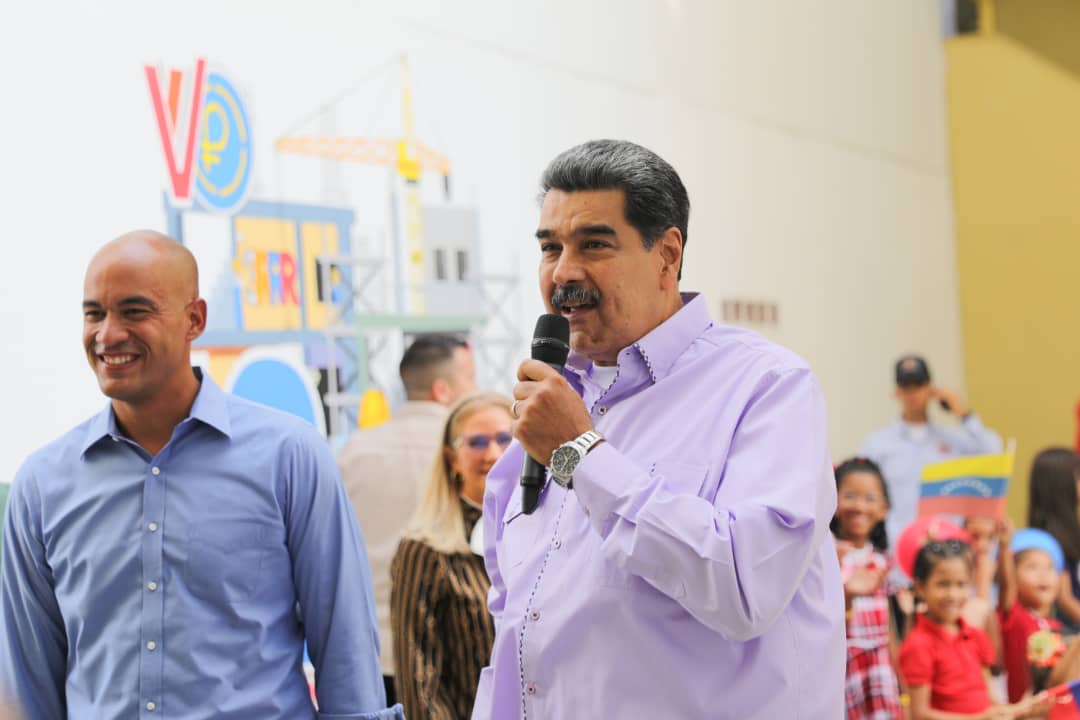Jefe de Estado pidió consultar al pueblo sobre problemas de su comunidad