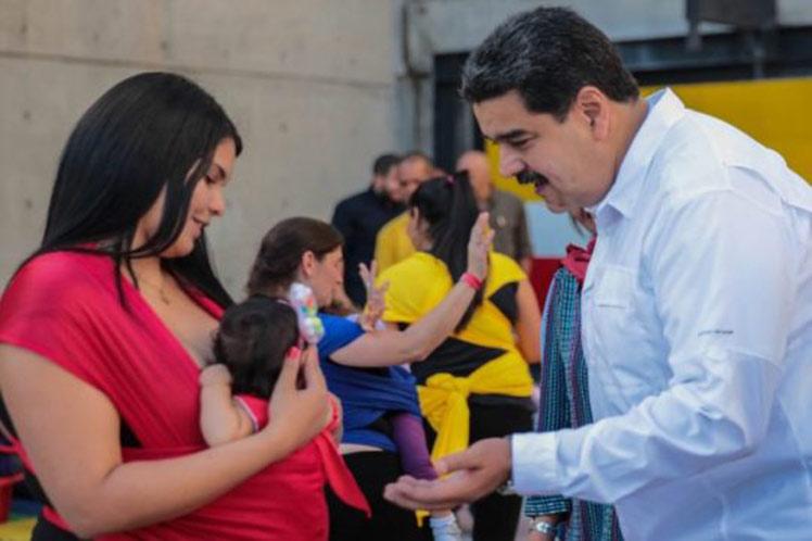 Presidente Maduro felicita a las madres en su día