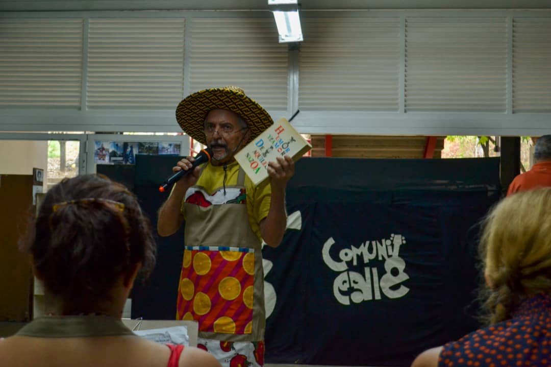 Colectivo comunicacional Comunicalle transbordo cultural en la escuela de educación de la UCV