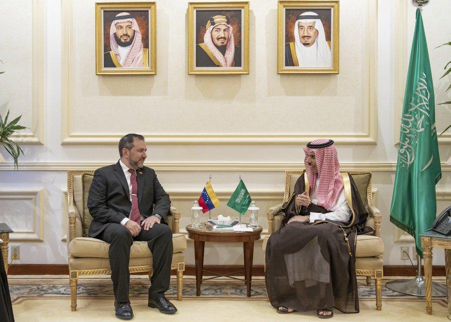 Cancilleres de Venezuela y Arabia Saudita sostienen reunión de cooperación bilateral