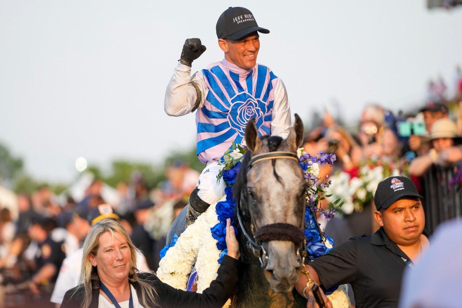 Javier Castellano se doble coronó en el Belmont Stakes