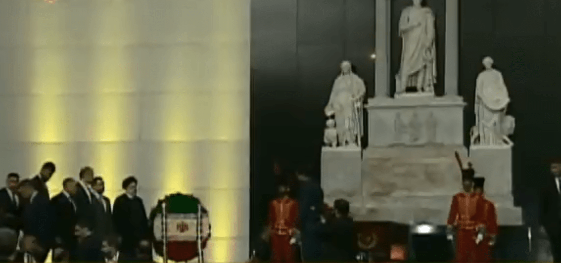 Presidente de Irán rinde homenaje a El Libertador en el Panteón Nacional