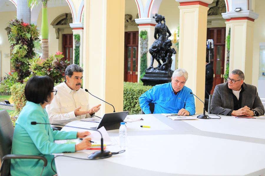 Presidente Maduro exige respeto a los procesos productivos del país