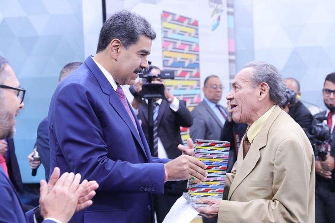 Presidente Maduro entregó Premio Nacional de Periodismo Simón Bolívar 2023