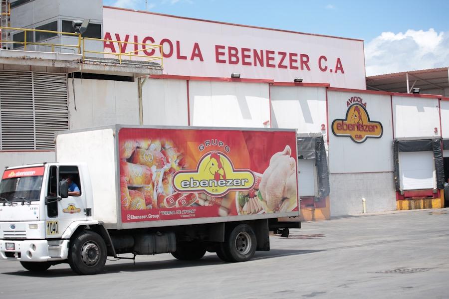 Grupo Ebenezer aporta 900 mil kilos mensuales de pollo a programas de alimentación