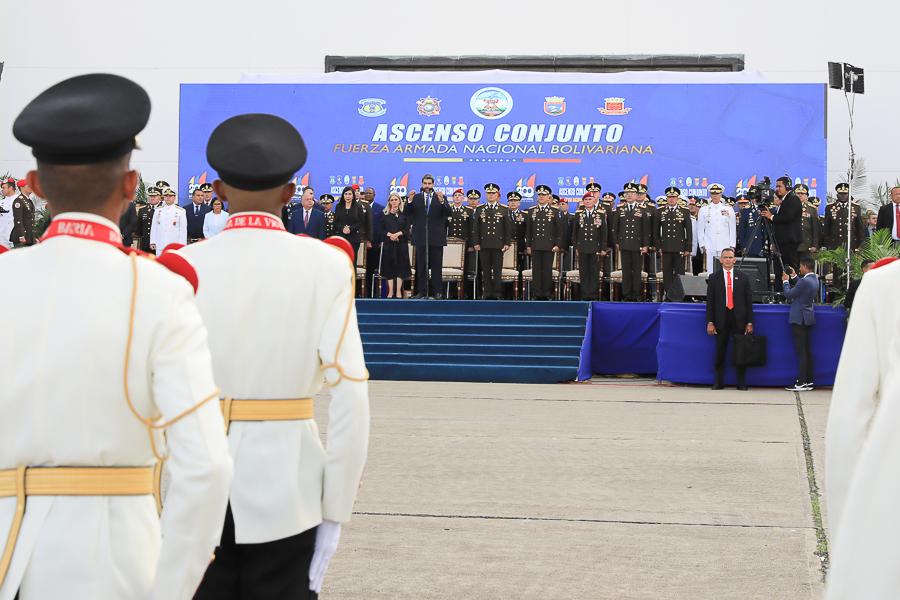 Presidente Maduro lideró ascenso conjunto de la FANB