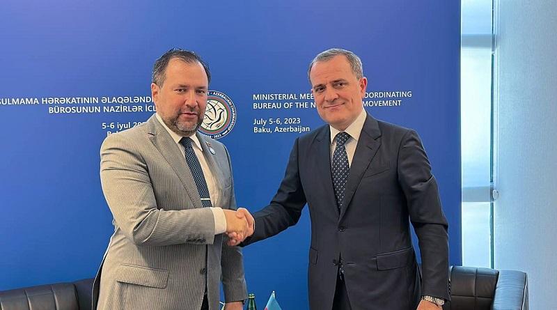 Canciller Gil se reúne con sus homólogos de Azerbaiyán y Uganda